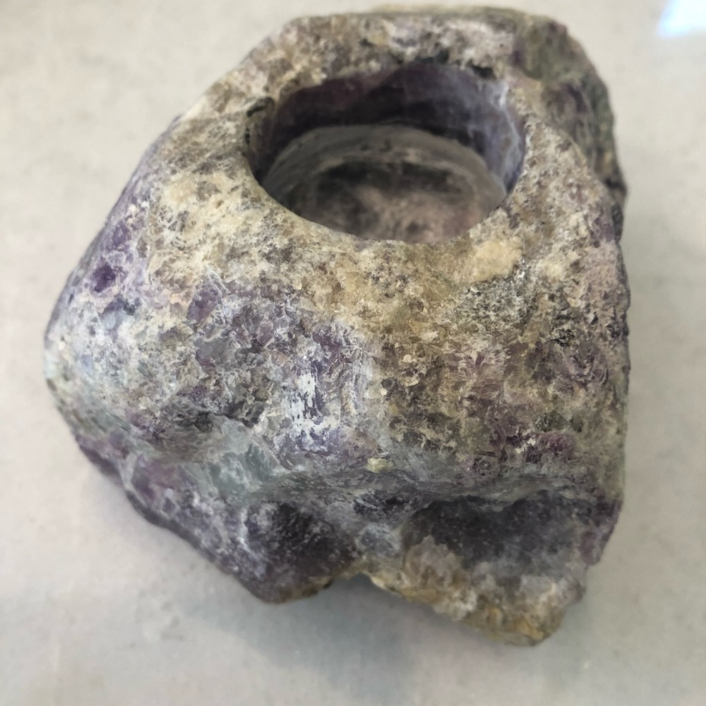 🪷 Natural Ruff Amethyst Candle Holder - Picture 4 of 4